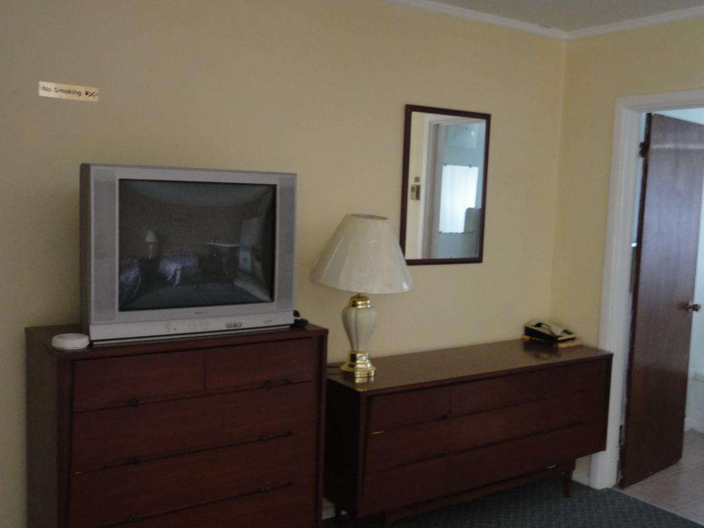 Hipwell'S Motel Fonthill Eksteriør bilde