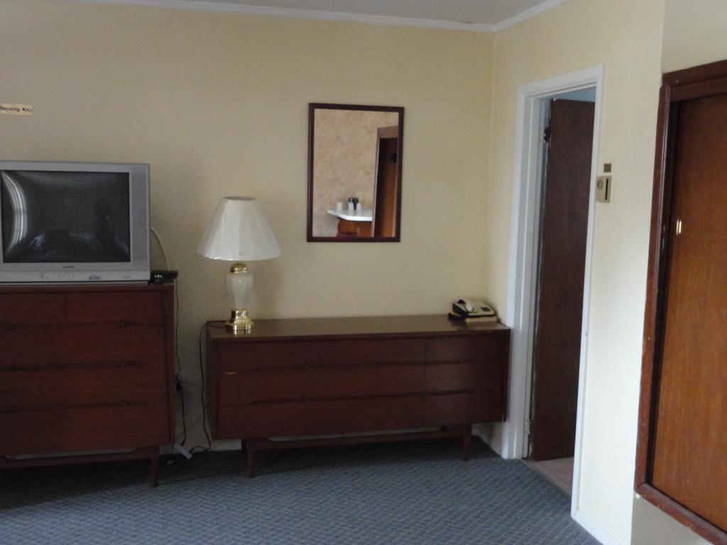 Hipwell'S Motel Fonthill Eksteriør bilde